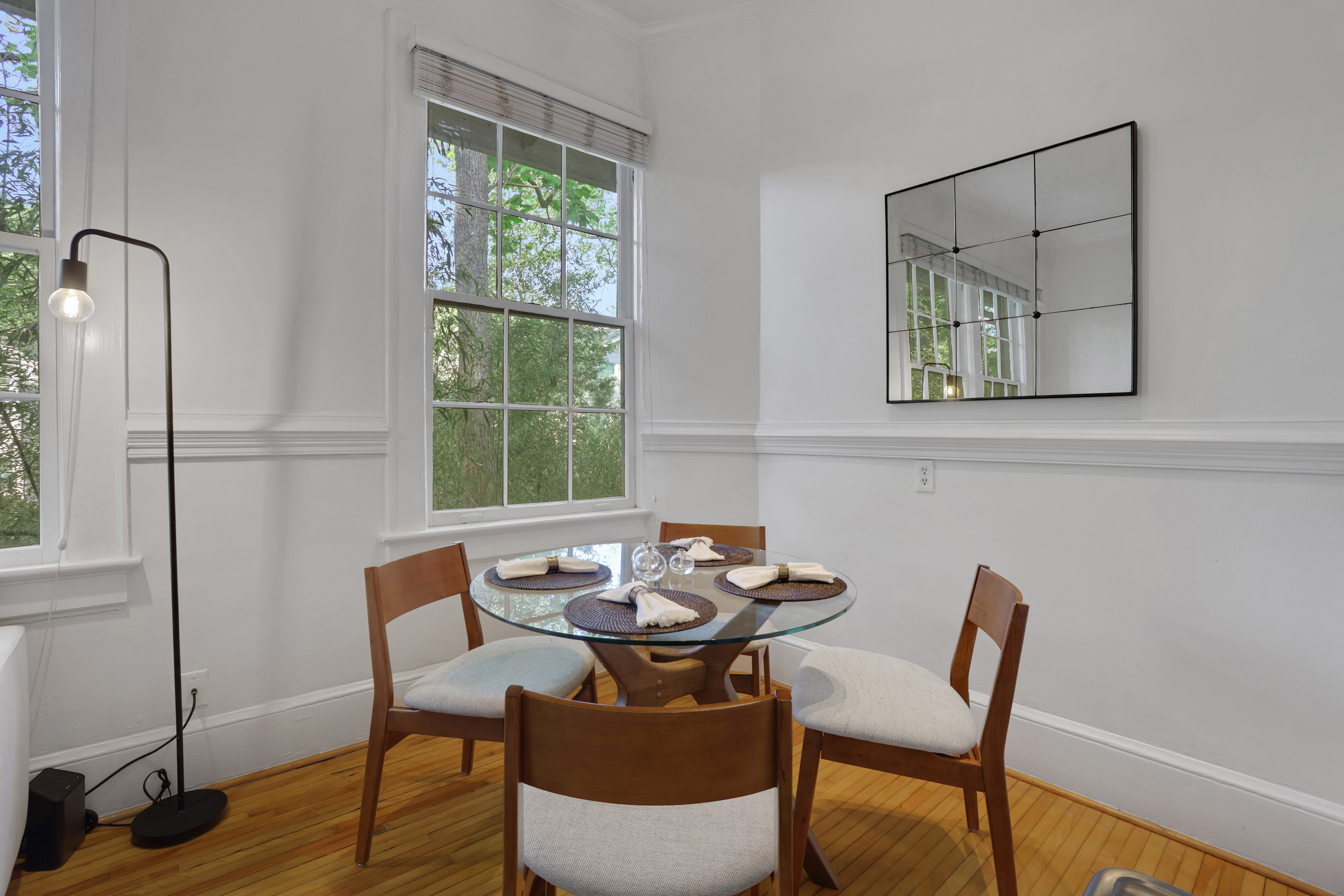  Morningside Living with Renovated Kitchen, Timeless Charm and Prime Location - 物件實景