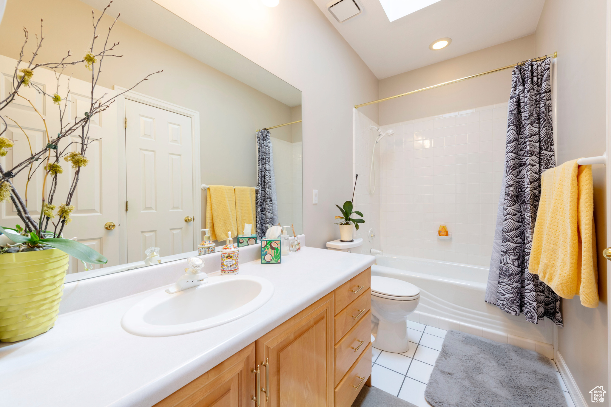 Murray, Utah, 84121, United States, 6 Bedrooms Bedrooms, ,2 BathroomsBathrooms,Residential,For Sale,1927419