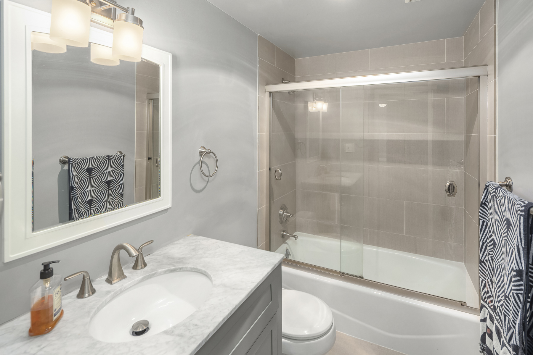  4561 Lake Washington Boulevard Northeast, Kirkland, WA 98033 - 物件實景