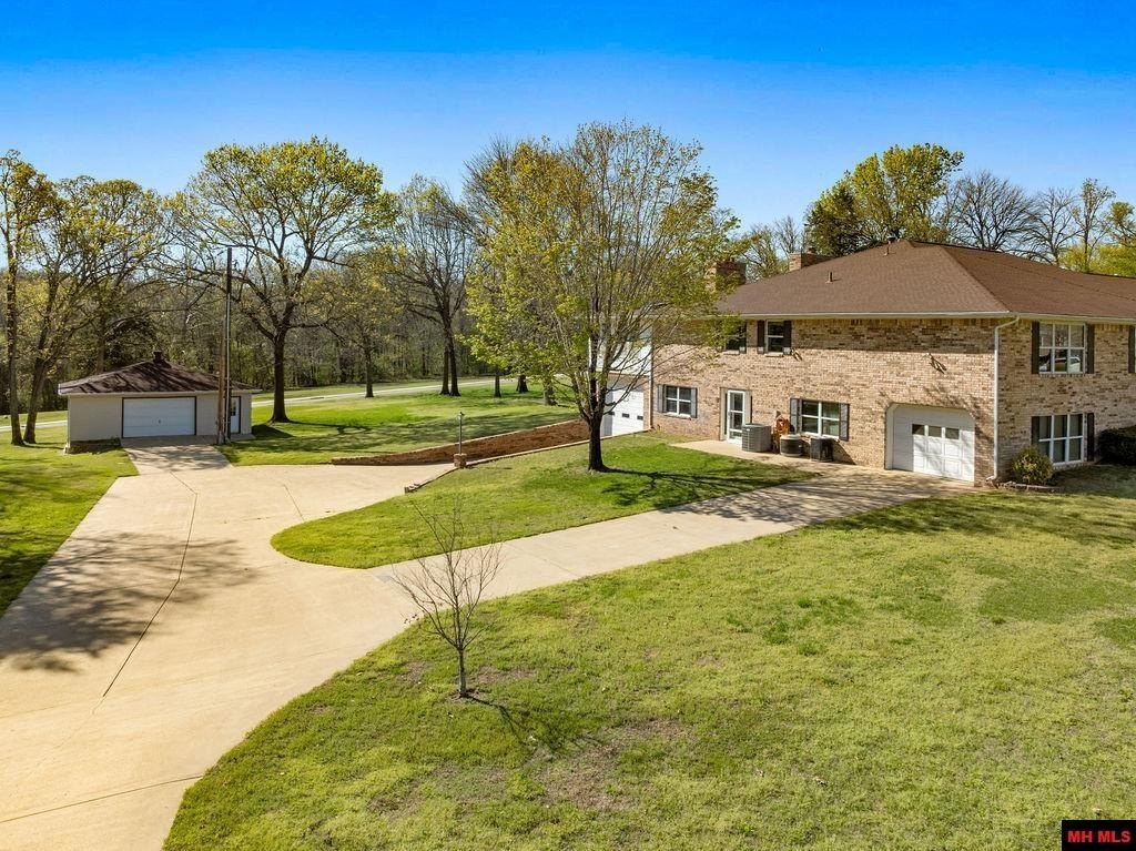 Mountain Home, Arkansas, 72653, United States, 3 Bedrooms Bedrooms, ,4 BathroomsBathrooms,Residential,For Sale,2036578