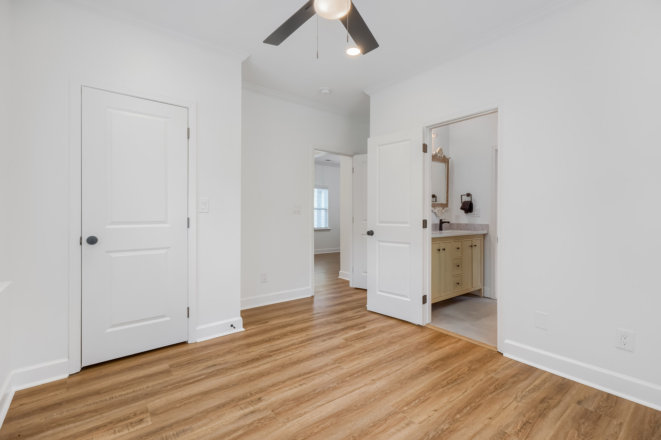 beautifully renovated home where  modern upgrades meet timeless charm - 物件實景