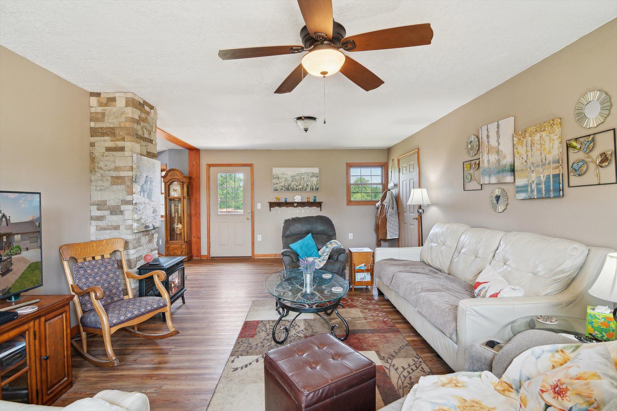 Hillsdale, Michigan, 49242, United States, 6 Bedrooms Bedrooms, ,4 BathroomsBathrooms,Residential,For Sale,1931789