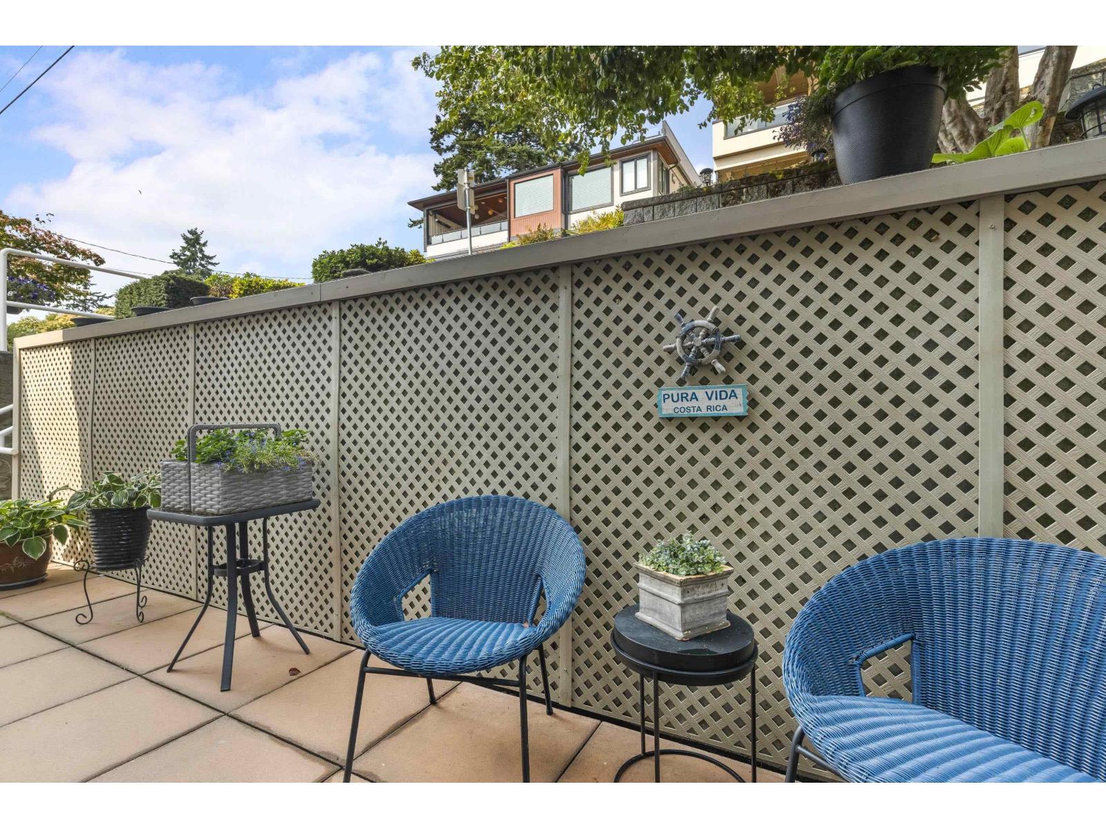 WHITE ROCK, British Columbia, V4B 3T4, CA, 3 Bedrooms Bedrooms, ,4 BathroomsBathrooms,Residential,For Sale,1949298