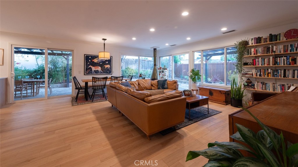 Agoura Hills, California, 91301, United States, 3 Bedrooms Bedrooms, ,1 BathroomBathrooms,Residential,For Sale,1992879