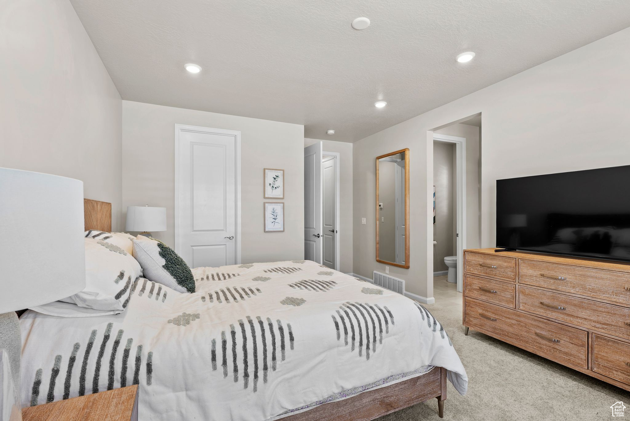 South Jordan, Utah, 84009, United States, 2 Bedrooms Bedrooms, ,3 BathroomsBathrooms,Residential,For Sale,1903673