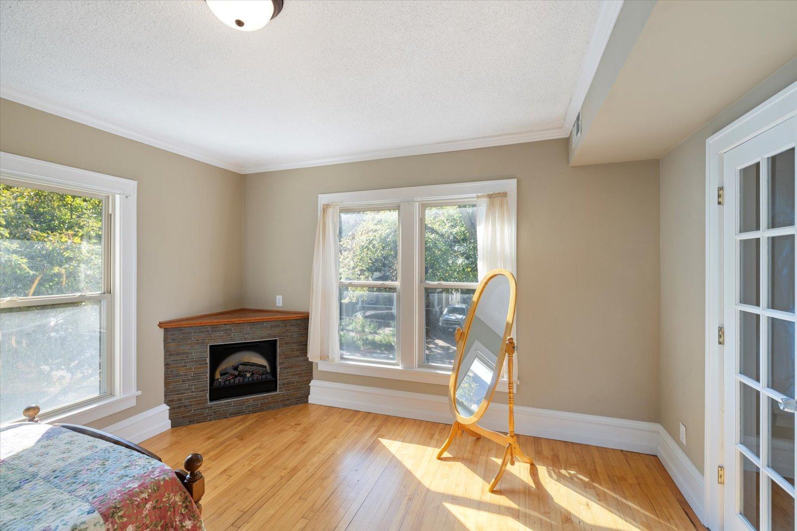 Minneapolis, Minnesota, 55418, United States, 4 Bedrooms Bedrooms, ,2 BathroomsBathrooms,Residential,For Sale,1970458