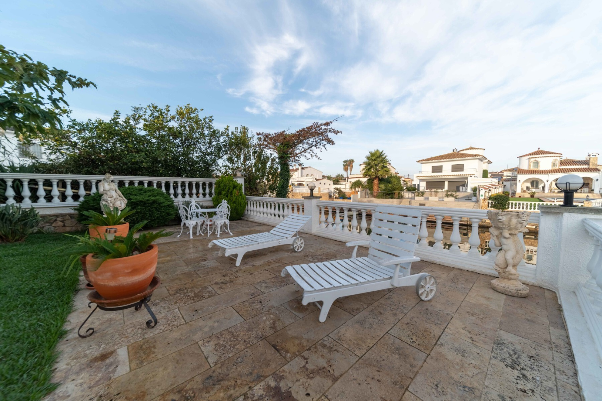  Villa with mooring in the wide channel (20 meters) and independent studio - 物件實景