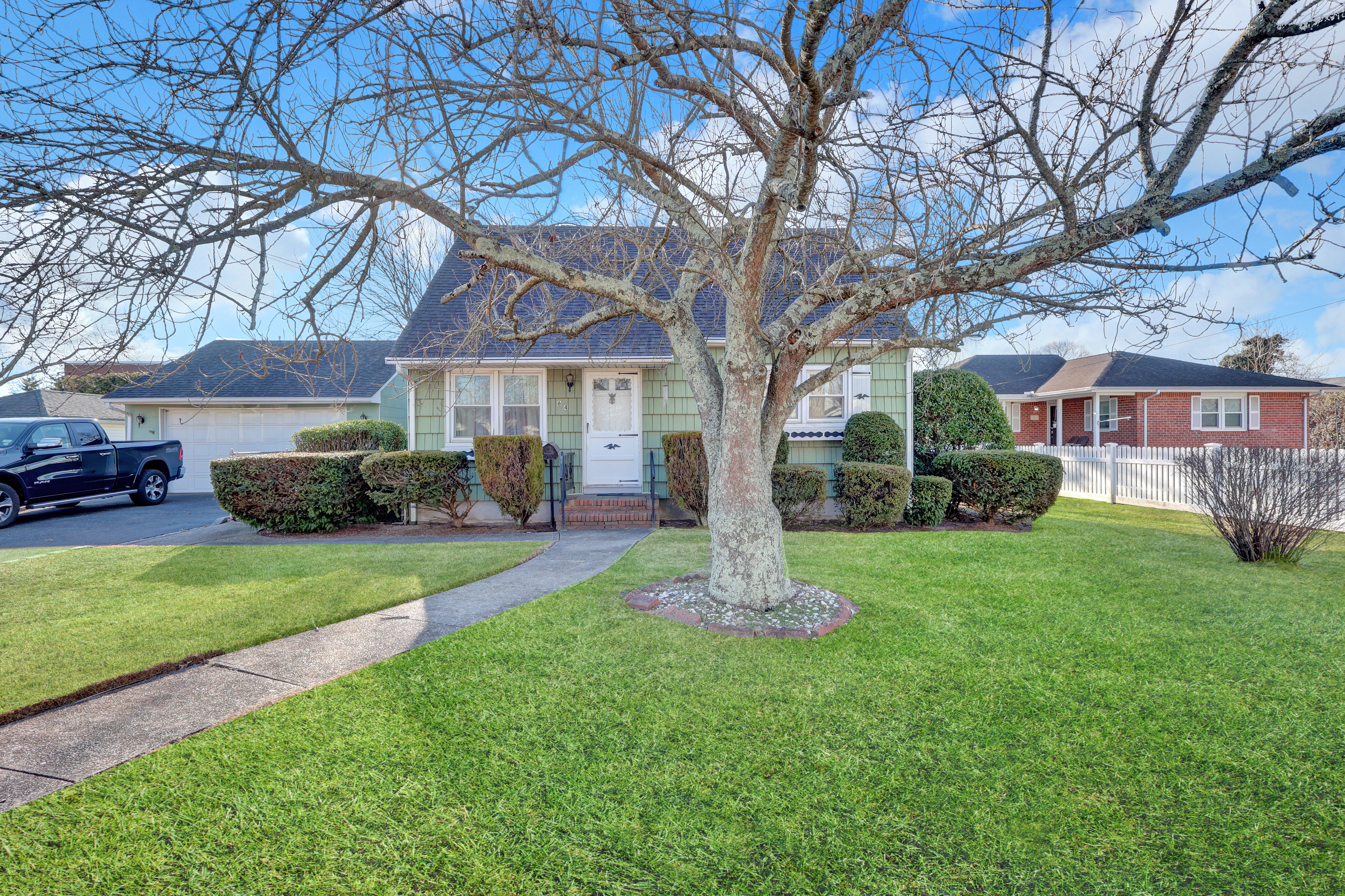 West Babylon, New York, 11704, United States, 4 Bedrooms Bedrooms, ,2 BathroomsBathrooms,Residential,For Sale,2010725