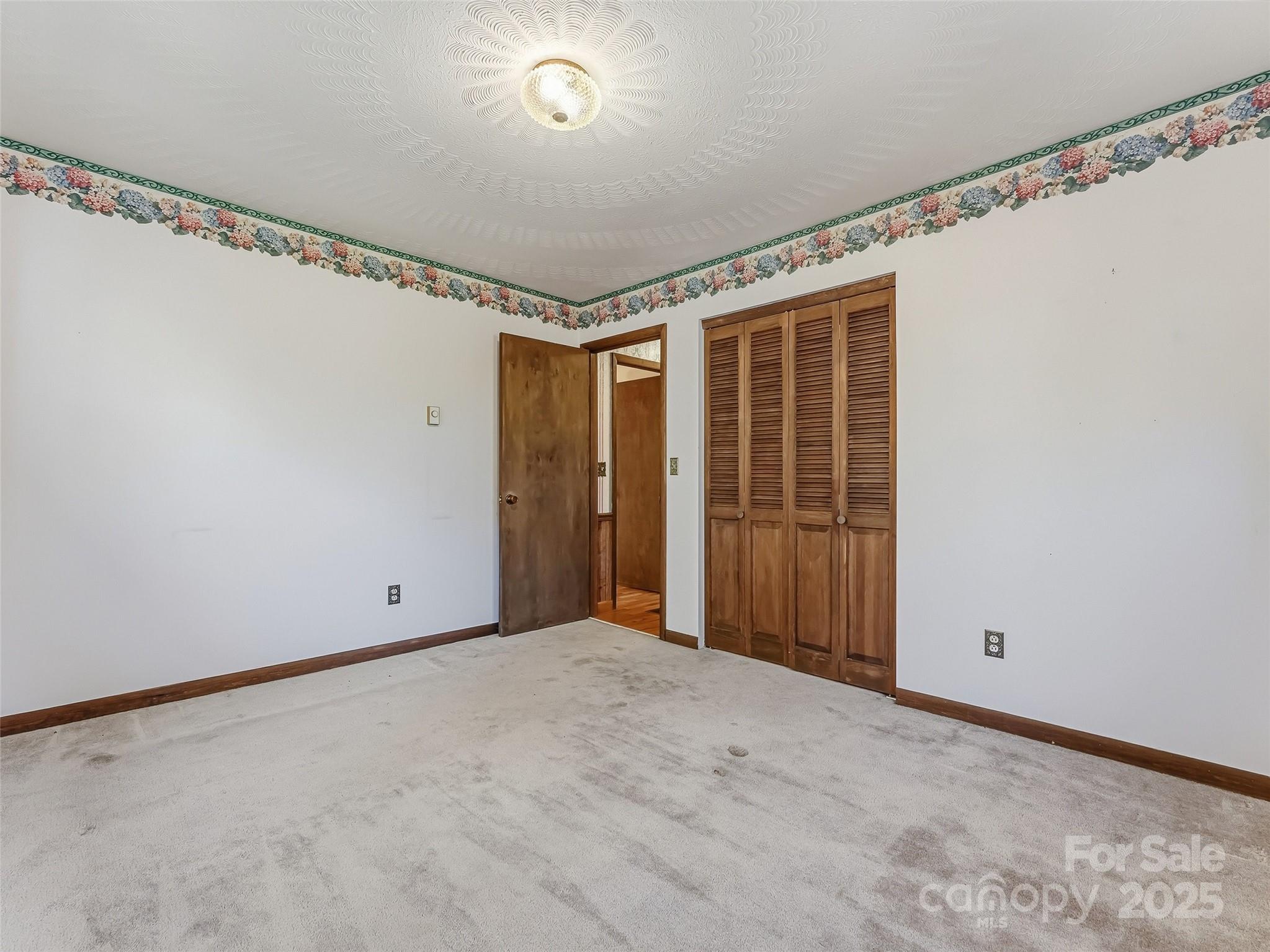 Candler, North Carolina, 28715, United States, 4 Bedrooms Bedrooms, ,3 BathroomsBathrooms,Residential,For Sale,1983385