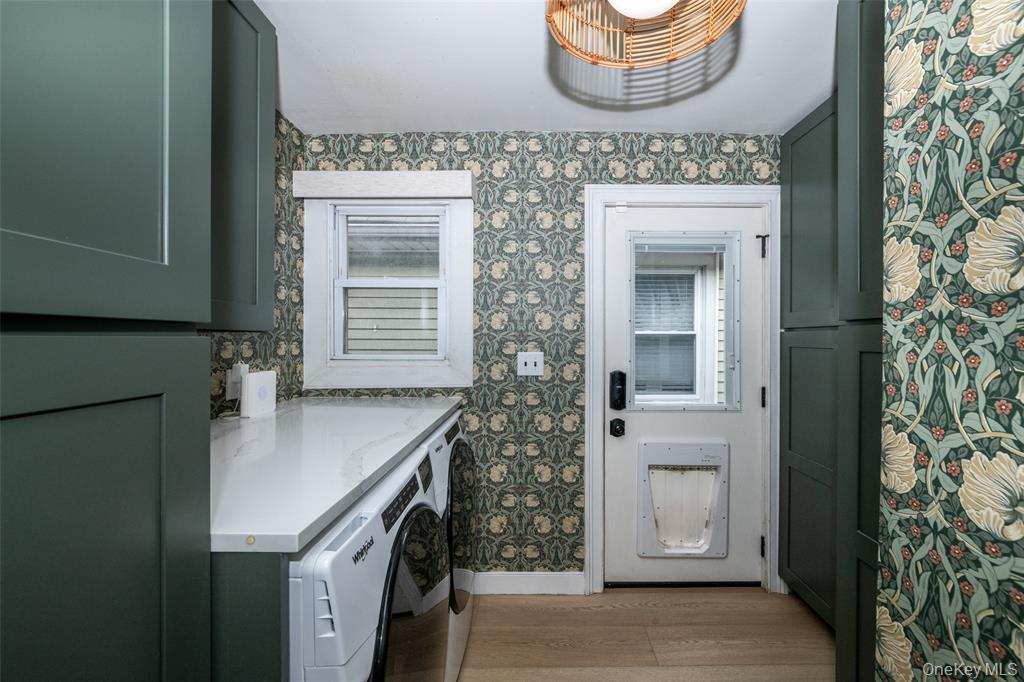 Bronx, New York, 10464, United States, 2 Bedrooms Bedrooms, ,1 BathroomBathrooms,Residential,For Sale,1975027