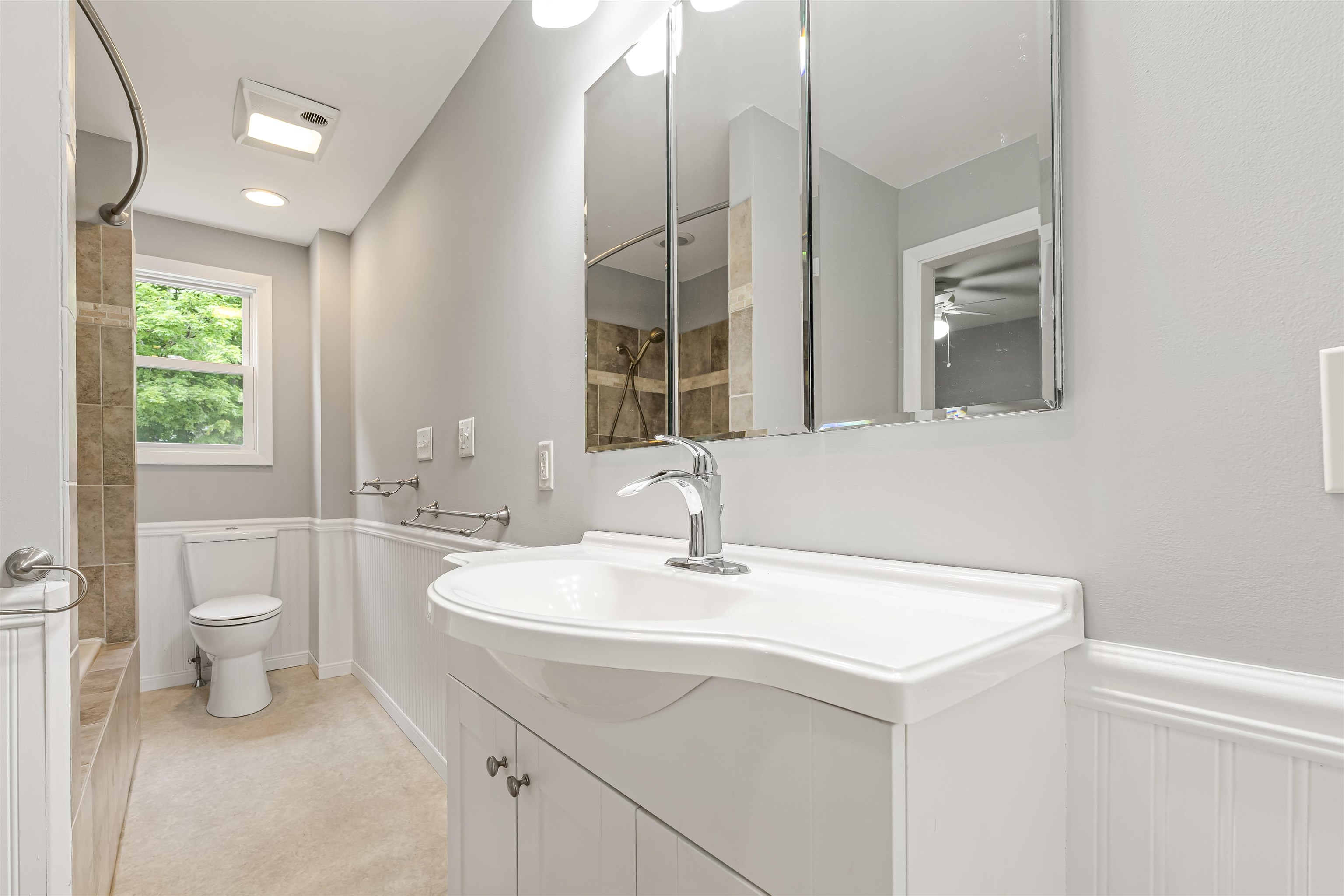 Limerick, Maine, 04048, United States, 4 Bedrooms Bedrooms, ,2 BathroomsBathrooms,Residential,For Sale,1983800