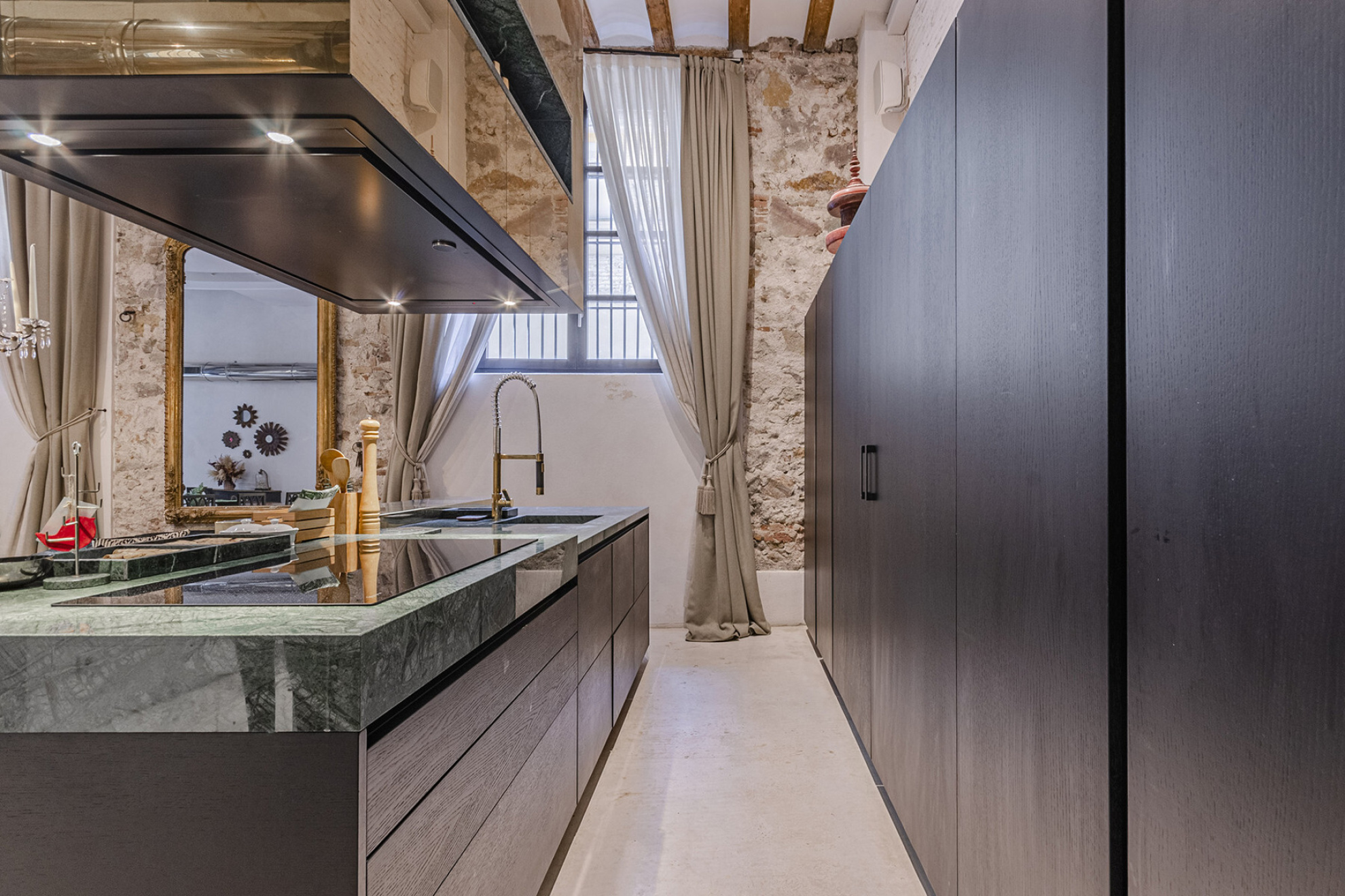  Renovated apartment with historical character in the Barri Gòtic - 物件實景