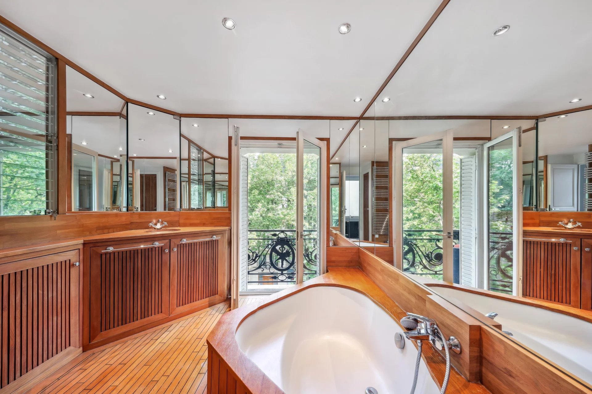 Paris 5th, Île-de-France, 75005, FR, 3 Bedrooms Bedrooms, ,5 BathroomsBathrooms,Residential,For Sale,1608964