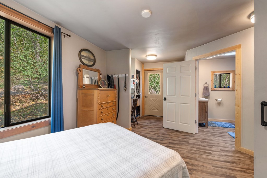 Bonners Ferry, Idaho, 83805, United States, 3 Bedrooms Bedrooms, ,4 BathroomsBathrooms,Residential,For Sale,1984473