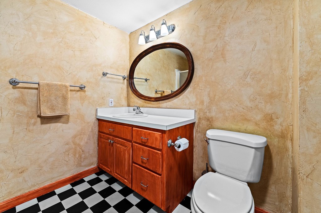 Kerrville, Texas, 78028, United States, 3 Bedrooms Bedrooms, ,5 BathroomsBathrooms,Residential,For Sale,2002478