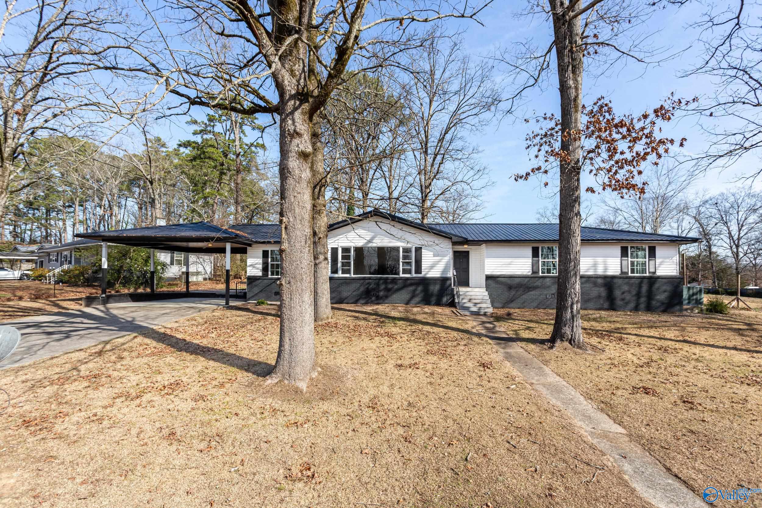 Hillcrest Dr, Gadsden, AL 35904