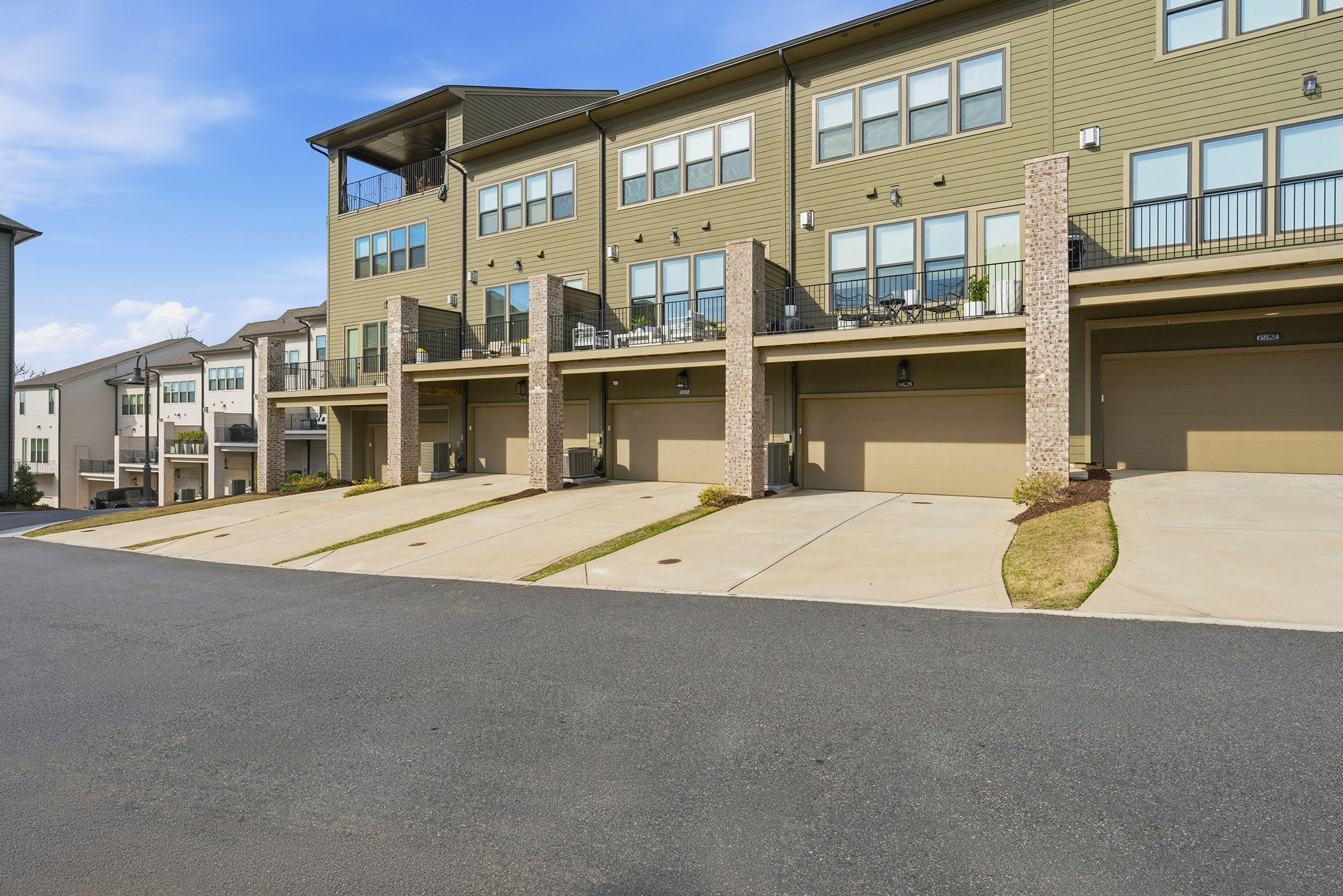  Location, Livability and Thoughtful Upgrades in a One-of-a-Kind Setting - 物件實景