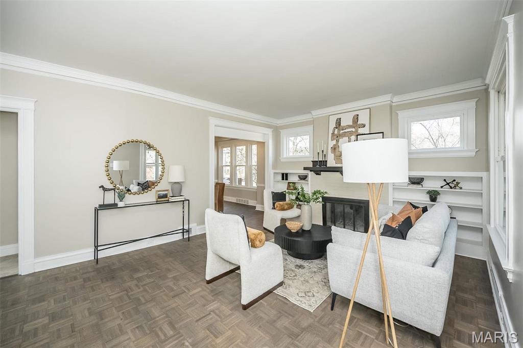 St Louis, Missouri, 63105, United States, 4 Bedrooms Bedrooms, ,4 BathroomsBathrooms,Residential,For Sale,1901233