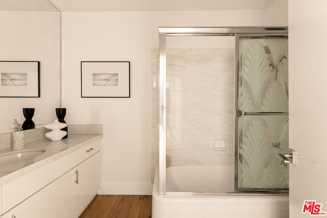 Los Angeles, California, 90027, United States, 4 Bedrooms Bedrooms, ,2 BathroomsBathrooms,Residential,For Sale,1989573