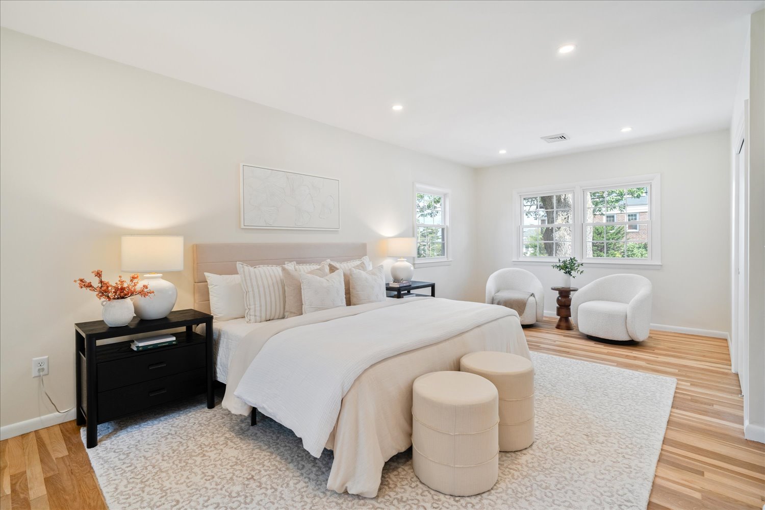 Providence, Rhode Island, 02906, United States, 2 Bedrooms Bedrooms, ,2 BathroomsBathrooms,Residential,For Sale,1943383