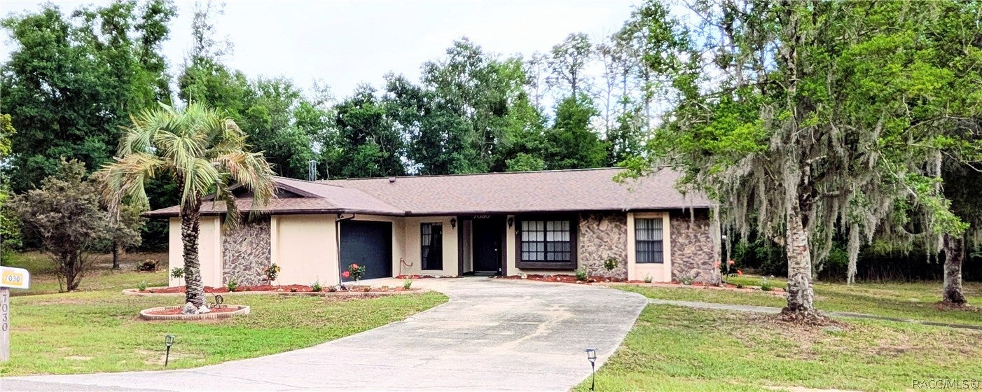 Oak Forest St, Floral City, FL 34436