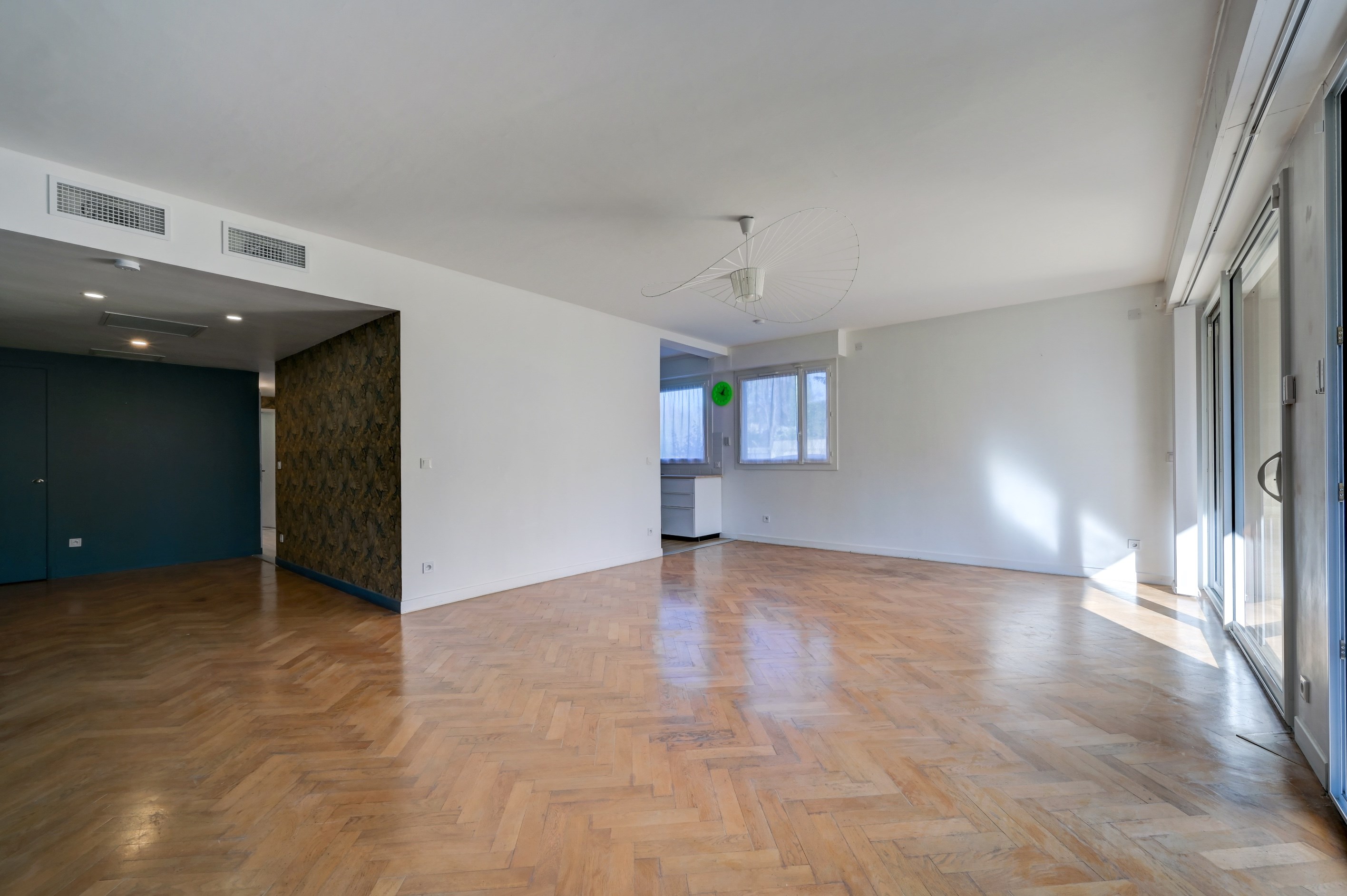  For Sale – 3-Bedroom Apartment in the City Center - 物件實景