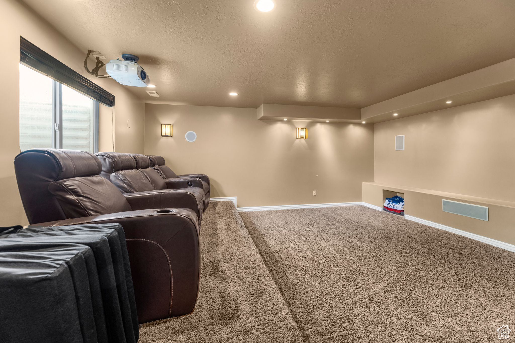 Layton, Utah, 84041, United States, 6 Bedrooms Bedrooms, ,3 BathroomsBathrooms,Residential,For Sale,1795196
