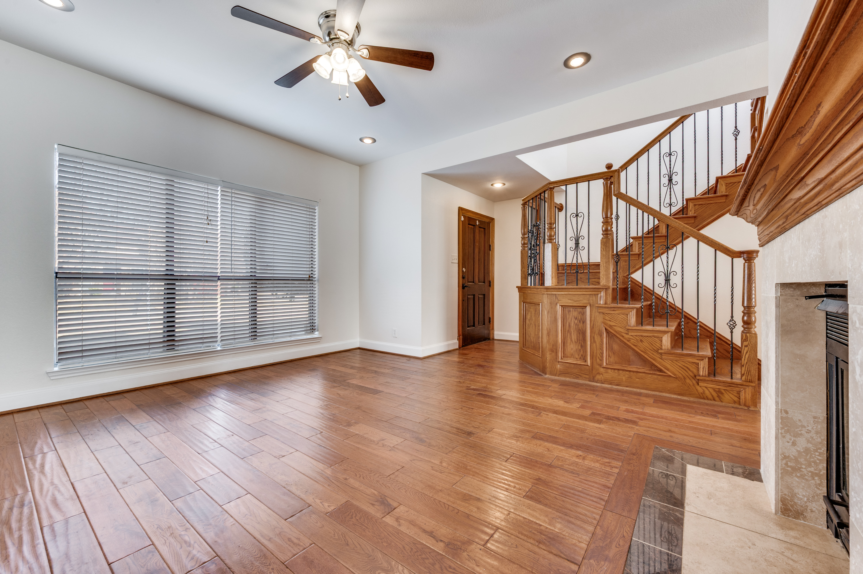  Move-In Ready Townhome: Prime Location, and Private Outdoor Space - 物件實景