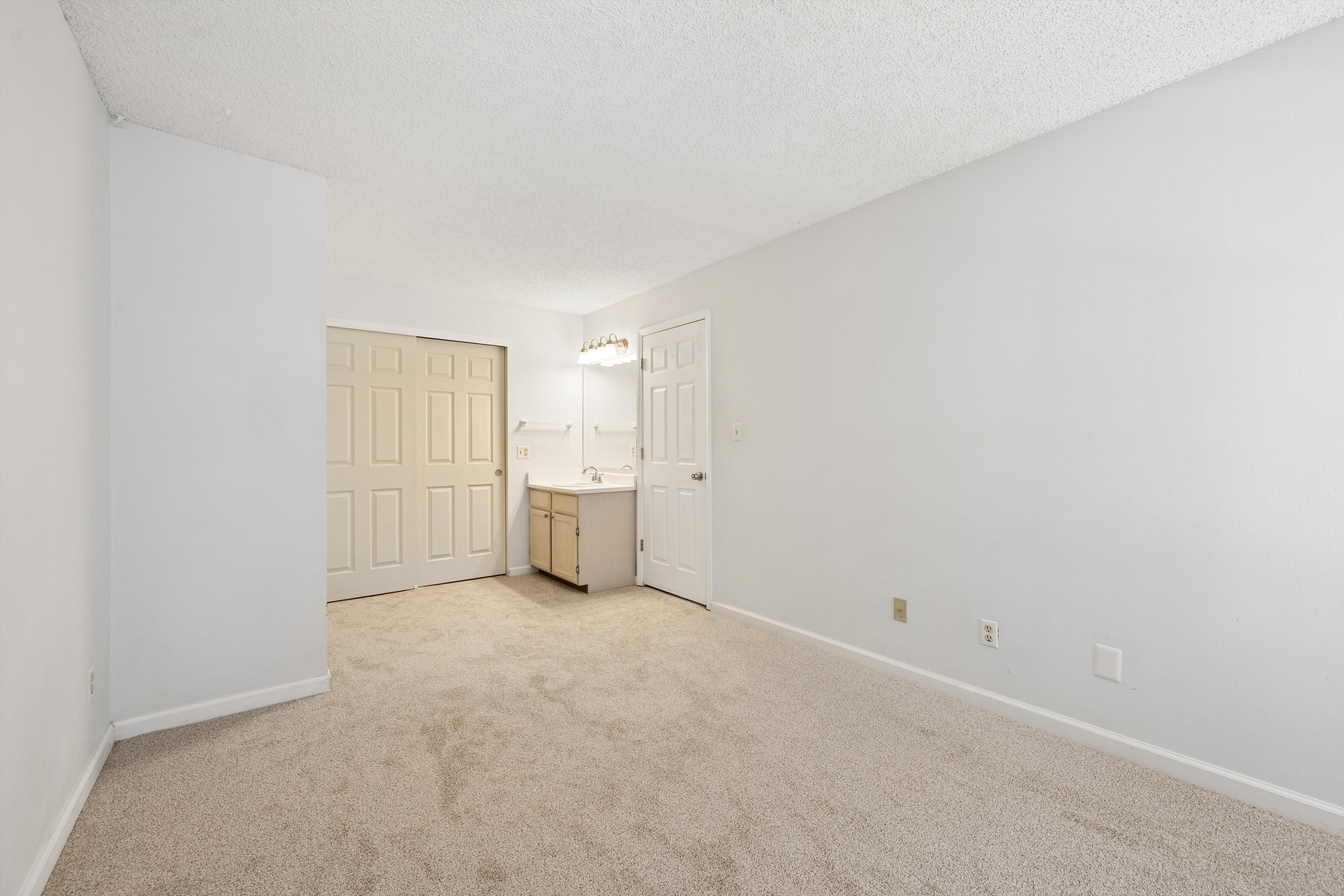  Cedar Bridge Townhome - 物件實景