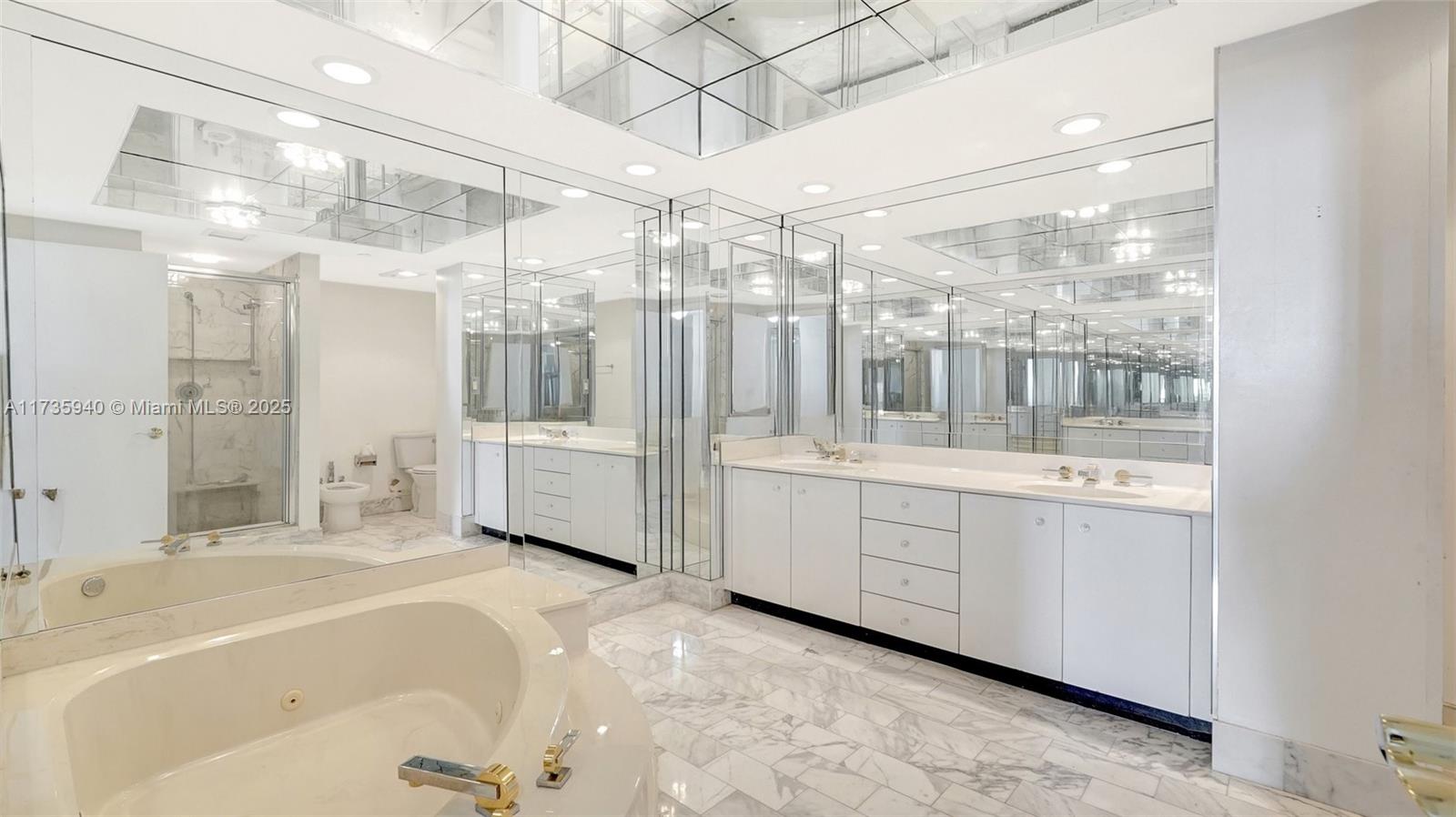 Aventura, Florida, 33180, United States, 3 Bedrooms Bedrooms, ,3 BathroomsBathrooms,Residential,For Sale,1696831