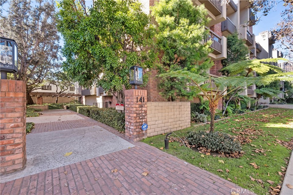 Beverly Hills, California, 90212, United States, 2 Bedrooms Bedrooms, ,2 BathroomsBathrooms,Residential,For Sale,1912615