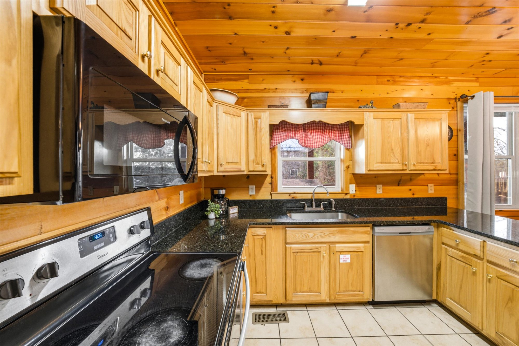 Sevierville, Tennessee, 37876-3406, United States, 3 Bedrooms Bedrooms, ,5 BathroomsBathrooms,Residential,For Sale,2048789