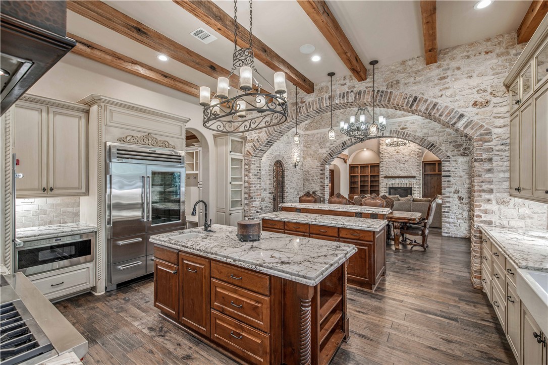 Bryan, Texas, 77802, United States, 4 Bedrooms Bedrooms, ,6 BathroomsBathrooms,Residential,For Sale,1986071