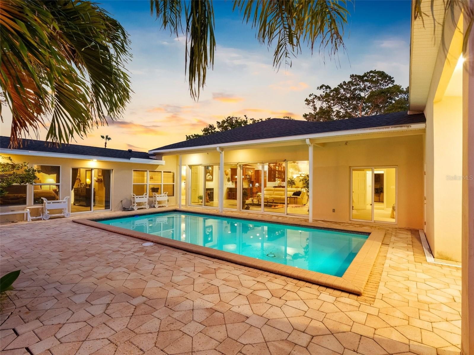 CLEARWATER BEACH, Florida, 33767, United States, 3 Bedrooms Bedrooms, ,3 BathroomsBathrooms,Residential,For Sale,1979132