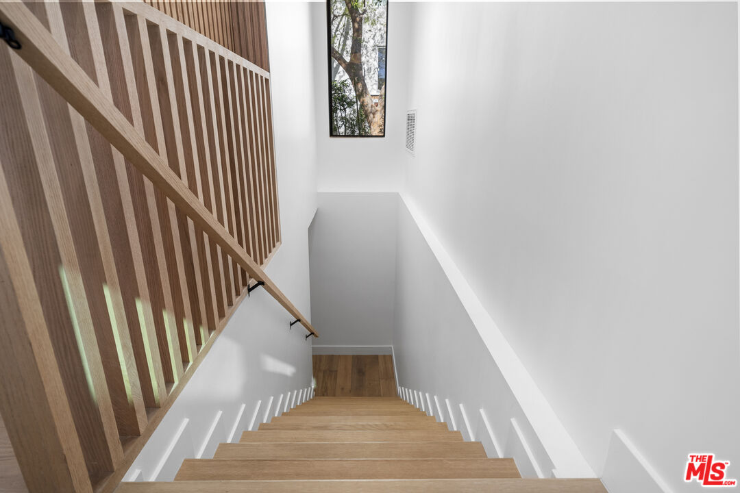 Los Angeles, California, 90065, United States, 3 Bedrooms Bedrooms, ,3 BathroomsBathrooms,Residential,For Sale,1939626