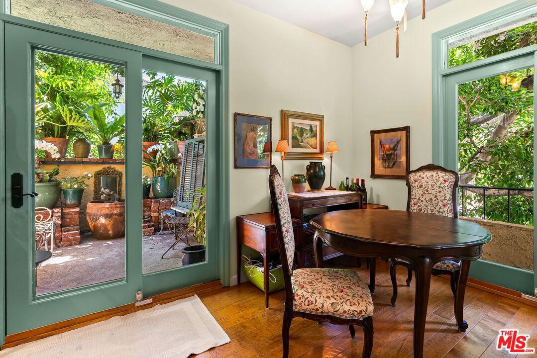 West Hollywood, California, 90069, United States, 2 Bedrooms Bedrooms, ,3 BathroomsBathrooms,Residential,For Sale,1896709