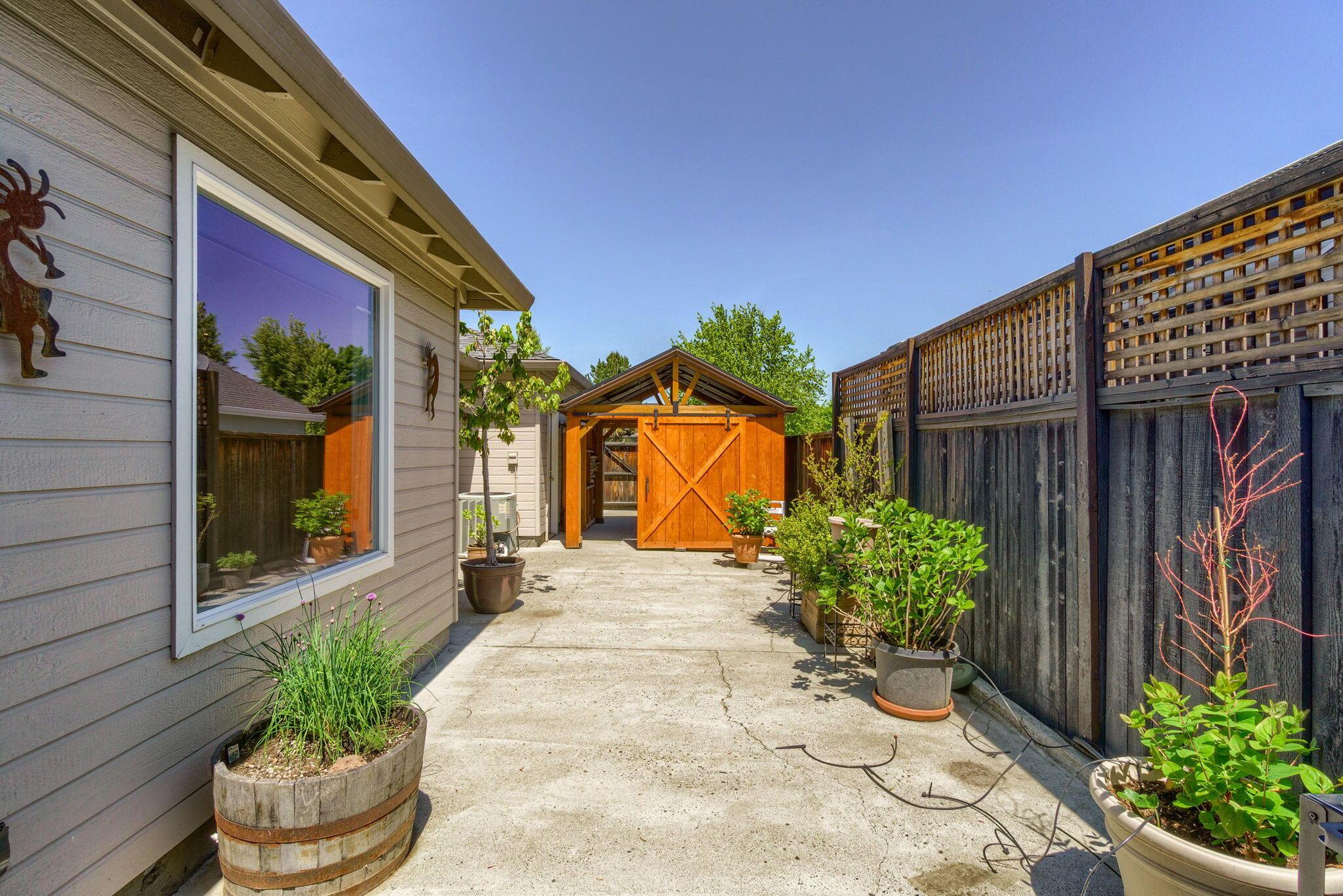 Central Point, Oregon, 97502, United States, 3 Bedrooms Bedrooms, ,2 BathroomsBathrooms,Residential,For Sale,1793291