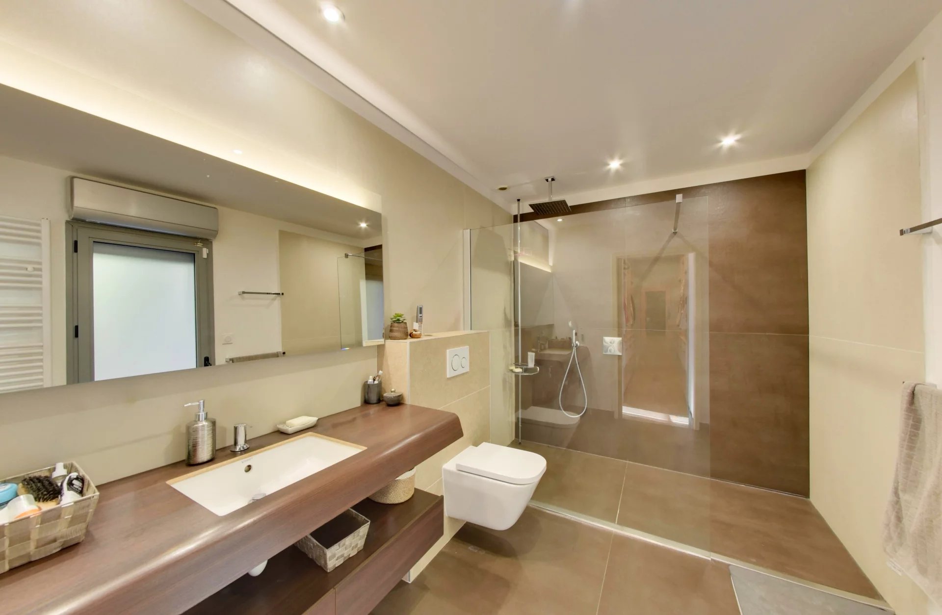 Perpignan, Occitanie, 66000, FR, 3 Bedrooms Bedrooms, ,3 BathroomsBathrooms,Residential,For Sale,2000722