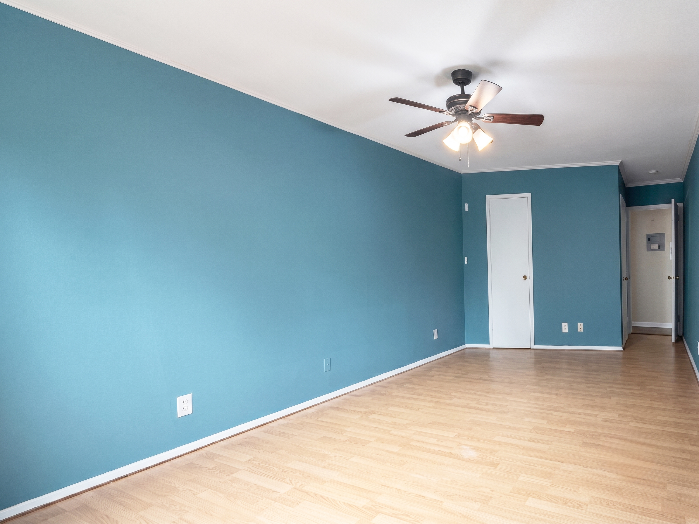  Welcome to Barker House,  this oversized one-bedroom residence - 物件實景