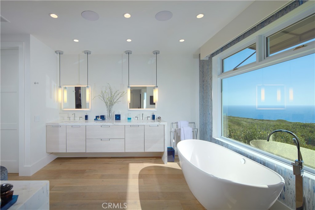 Dana Point, California, 92629, United States, 3 Bedrooms Bedrooms, ,4 BathroomsBathrooms,Residential,For Sale,1885078