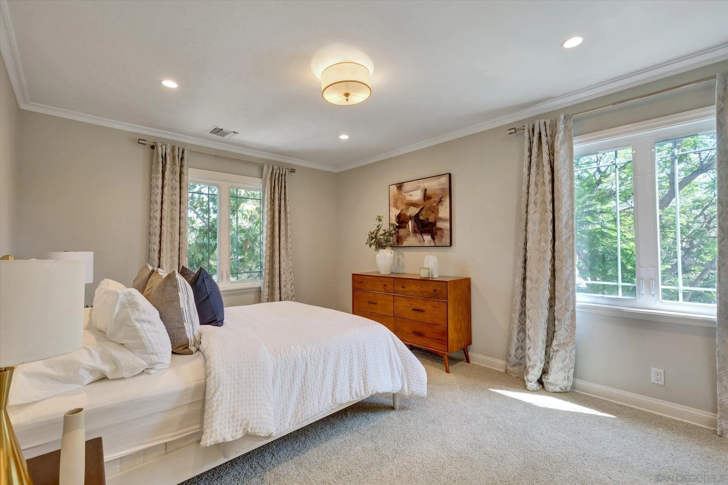 Los Angeles, California, 90027, United States, 4 Bedrooms Bedrooms, ,4 BathroomsBathrooms,Residential,For Sale,1924744