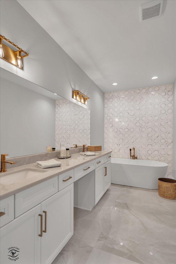 Frankfort, Illinois, 60423, United States, 2 Bedrooms Bedrooms, ,2 BathroomsBathrooms,Residential,For Sale,1977047