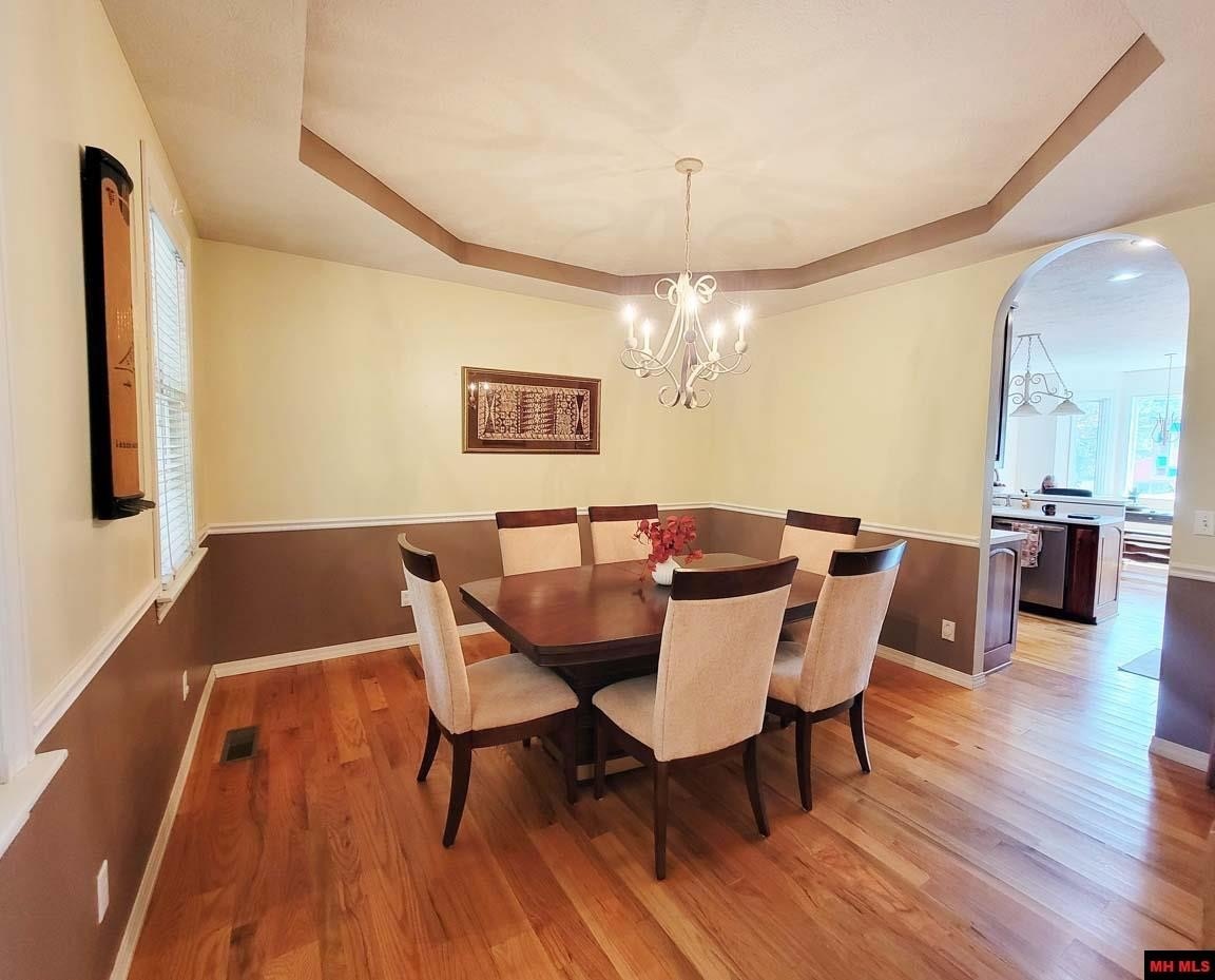 Mountain Home, Arkansas, 72653, United States, 4 Bedrooms Bedrooms, ,5 BathroomsBathrooms,Residential,For Sale,1979940