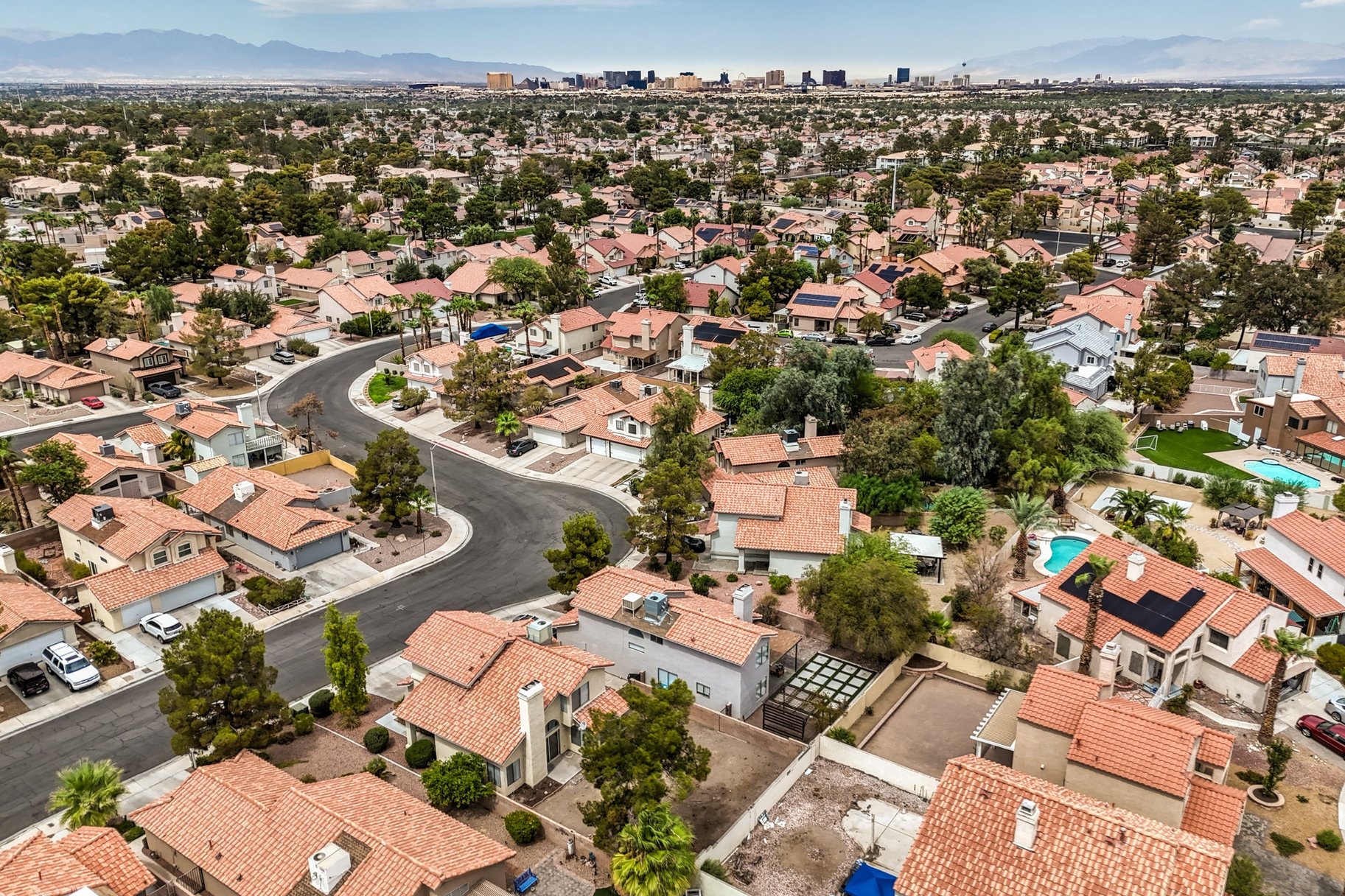  Fresh, Spacious & Move-In Ready — Green Valley Home on an Oversized Lot - 物件實景