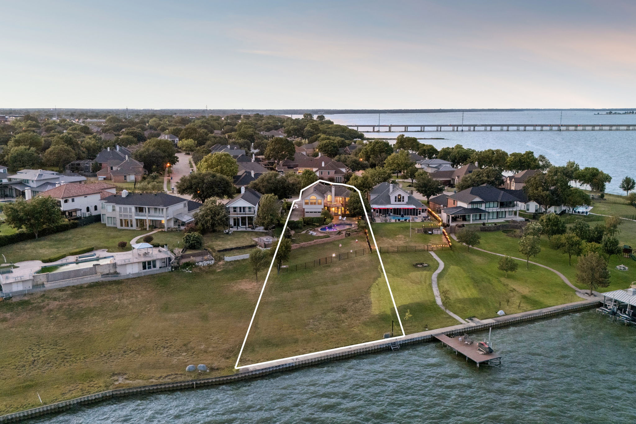  Rare One Owner Lakefront Oasis on Lake Ray Hubbard  Waterfront with Pool - 物件實景