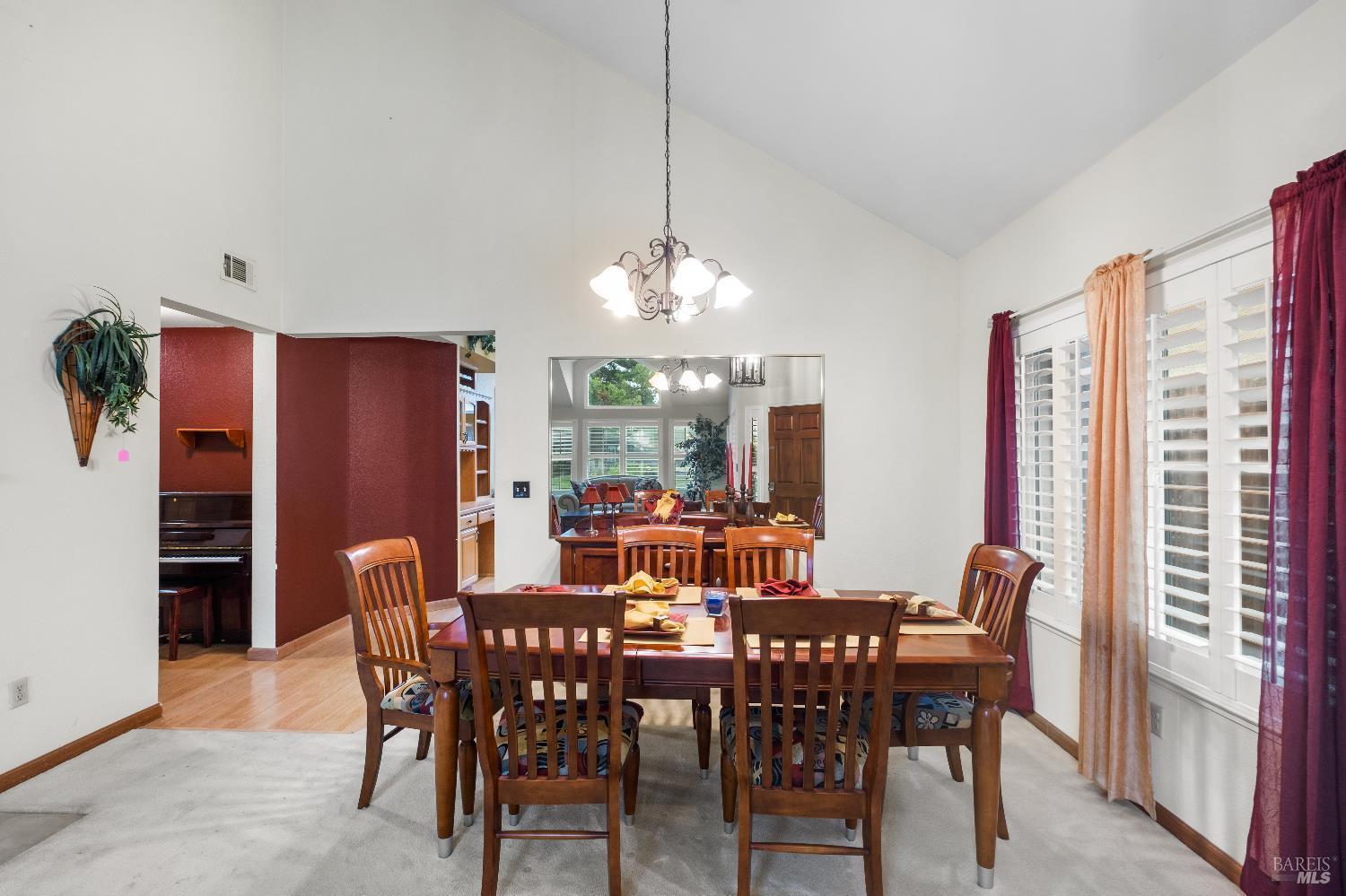 Vacaville, California, 95687, United States, 3 Bedrooms Bedrooms, ,2 BathroomsBathrooms,Residential,For Sale,1998068