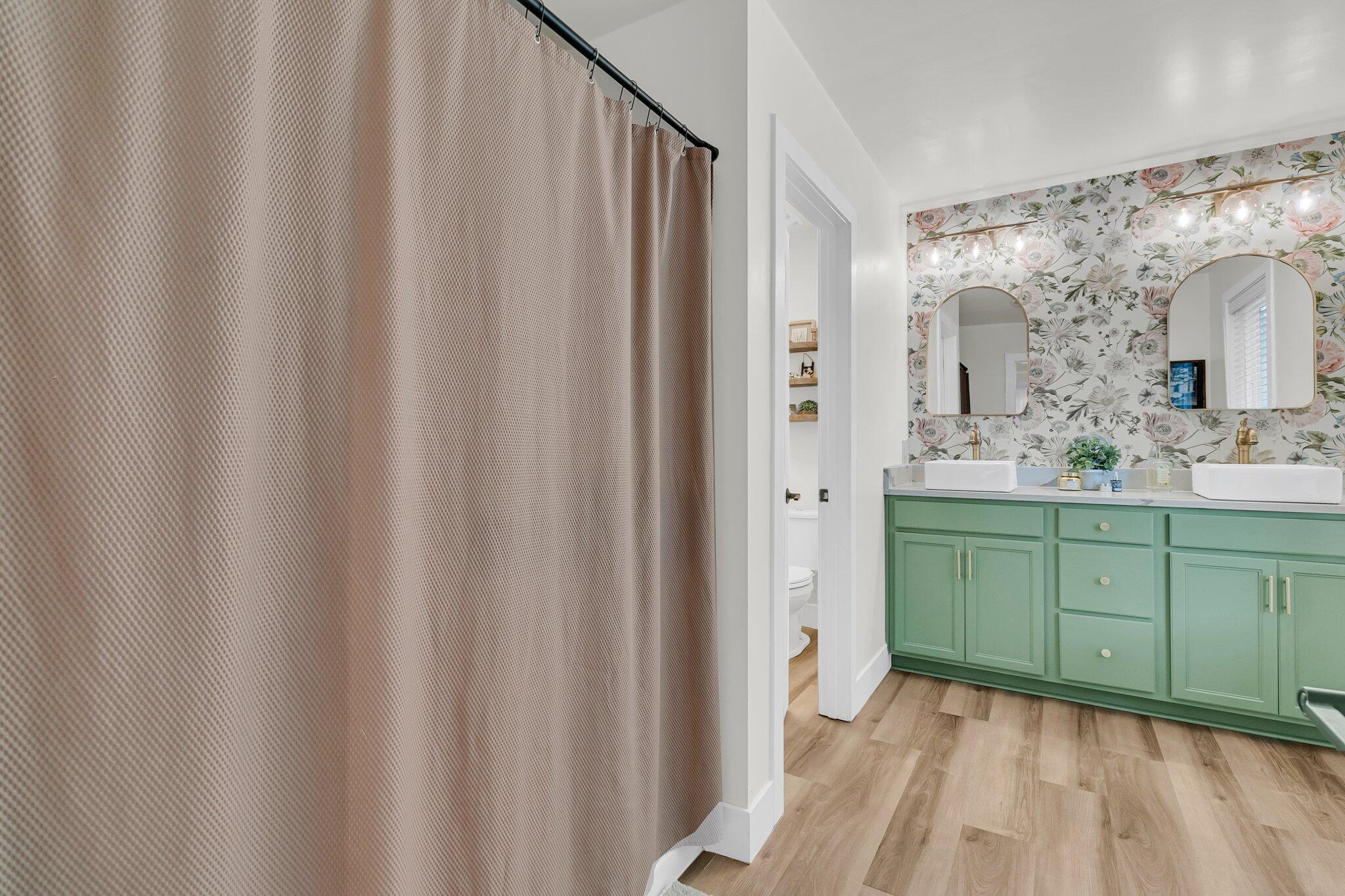 Charleston, South Carolina, 29414, United States, 4 Bedrooms Bedrooms, ,3 BathroomsBathrooms,Residential,For Sale,1979089