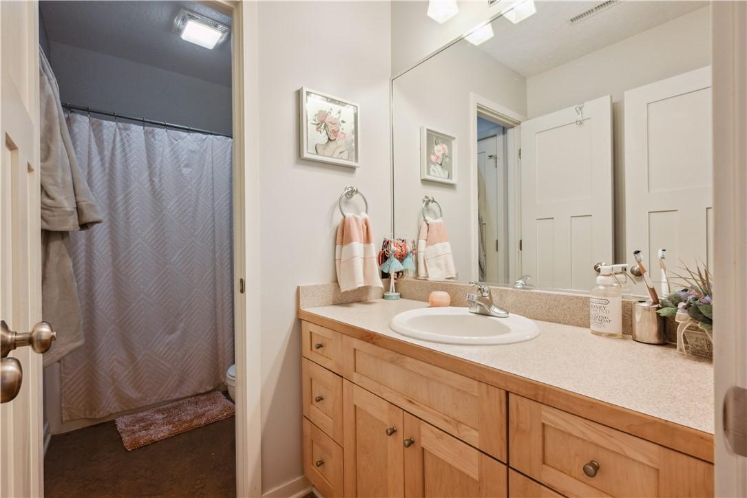 Ankeny, Iowa, 50023, United States, 5 Bedrooms Bedrooms, ,4 BathroomsBathrooms,Residential,For Sale,1921824