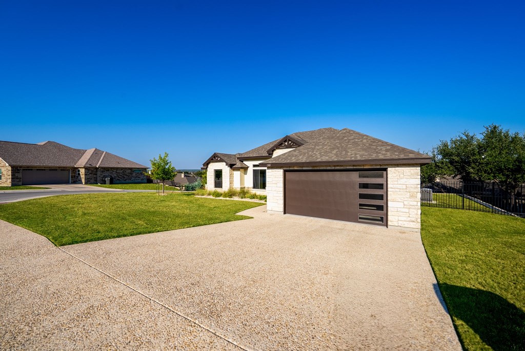 Kerrville, Texas, 78028, United States, 4 Bedrooms Bedrooms, ,3 BathroomsBathrooms,Residential,For Sale,2008788