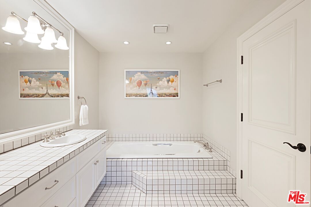 Pacific Palisades, California, 90272, United States, 3 Bedrooms Bedrooms, ,2 BathroomsBathrooms,Residential,For Sale,1926101